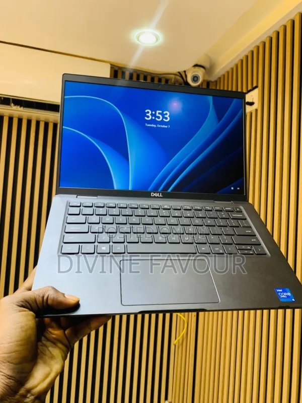 מחשב נייד מחודש  Dell Latitude 7320 Core i7-1135G7 256GB SSD 16GB 13.3" (1920x1080) TOUCHSCREEN WIN11 Pro BLACK