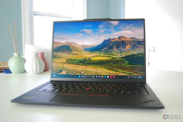 מחשב נייד מחודש  Lenovo ThinkPad X1 CARBON Gen 12 Core Ultra 7 155H 512GB SSD 16GB 14" (1920x1200) WIN11 BLACK Backlit Keyboard FP Reader